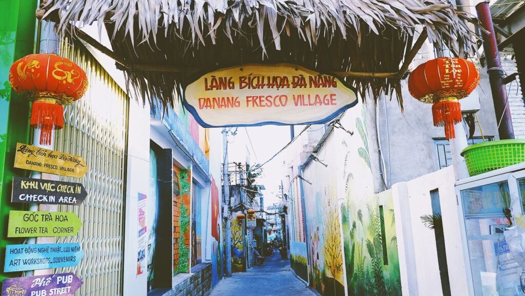 Làng Bích họa Đà Nẵng: Điểm check-in nghệ thuật giữa lòng thành phố biển