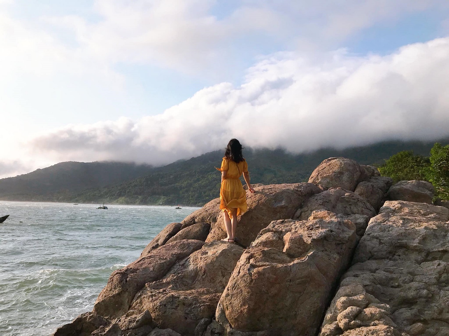 Bãi Đá Đen Đà Nẵng có gì hấp dẫn mà khiến nhiều du khách muốn quay lại?