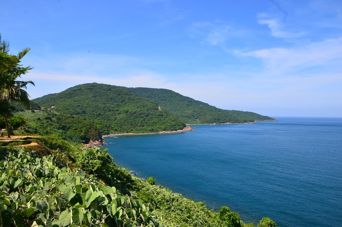 Biển Phạm Văn Đồng: Bãi Biển Đẹp Và Sôi Động Bậc Nhất Đà Nẵng