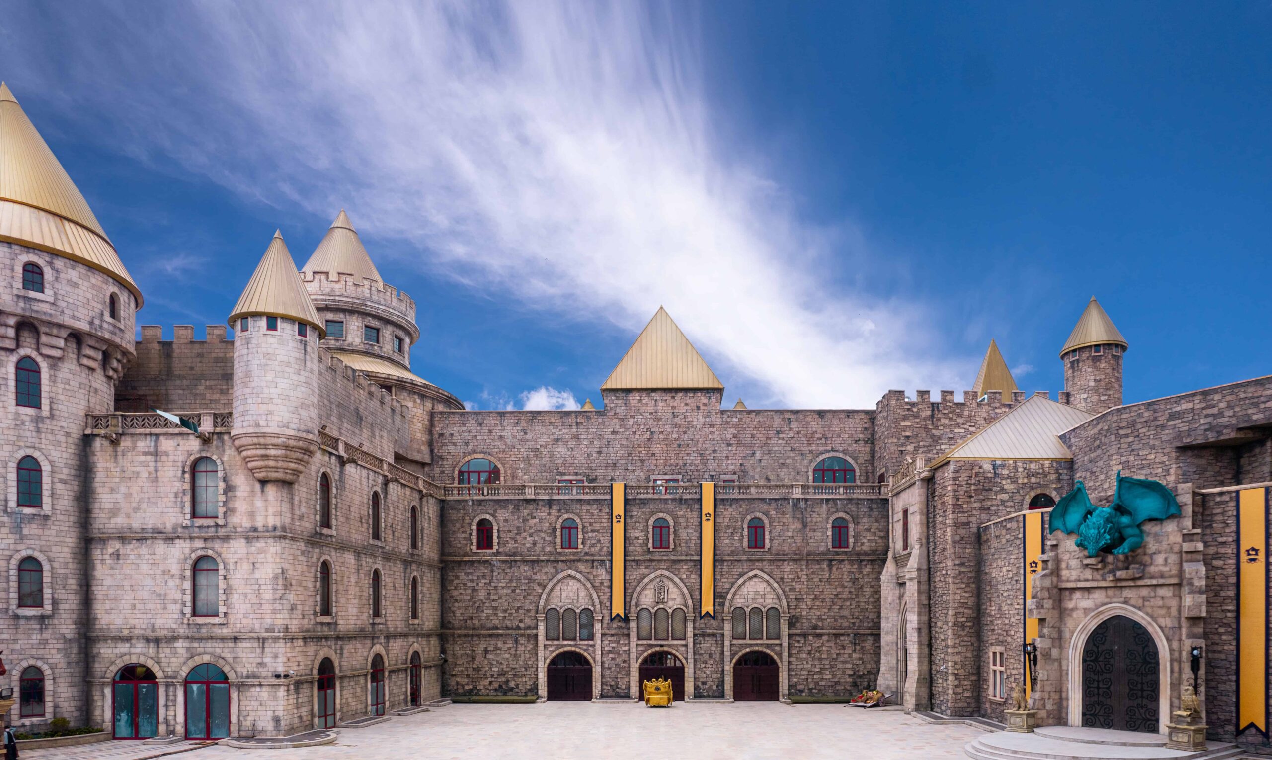 Cẩm nang du lịch Bà Nà Hills 2026: Giá vé, kinh nghiệm tham quan và những trải nghiệm đáng thử