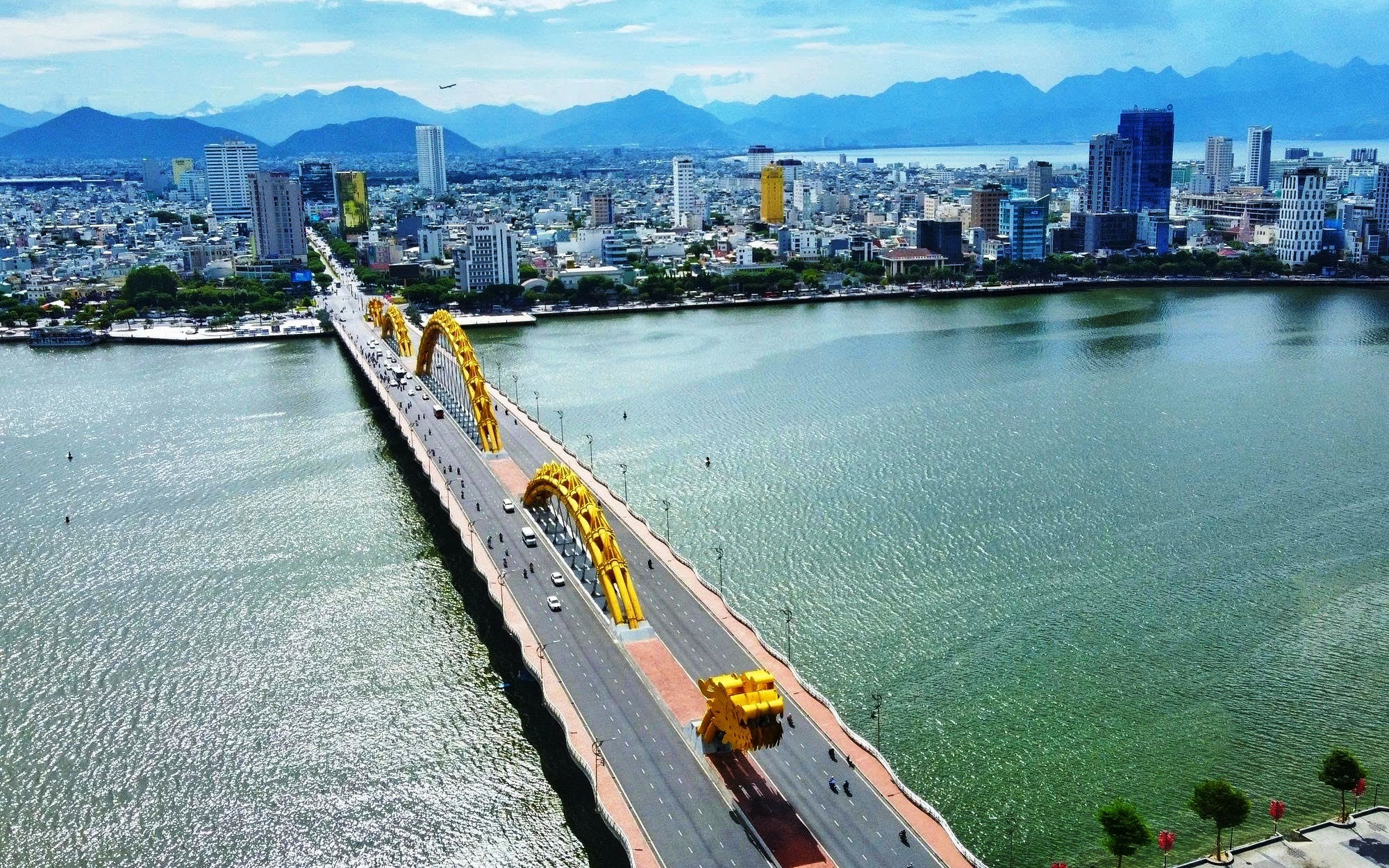 Cầu Rồng phun lửa mấy giờ, có gì hay để trải nghiệm khi du lịch Đà Nẵng?