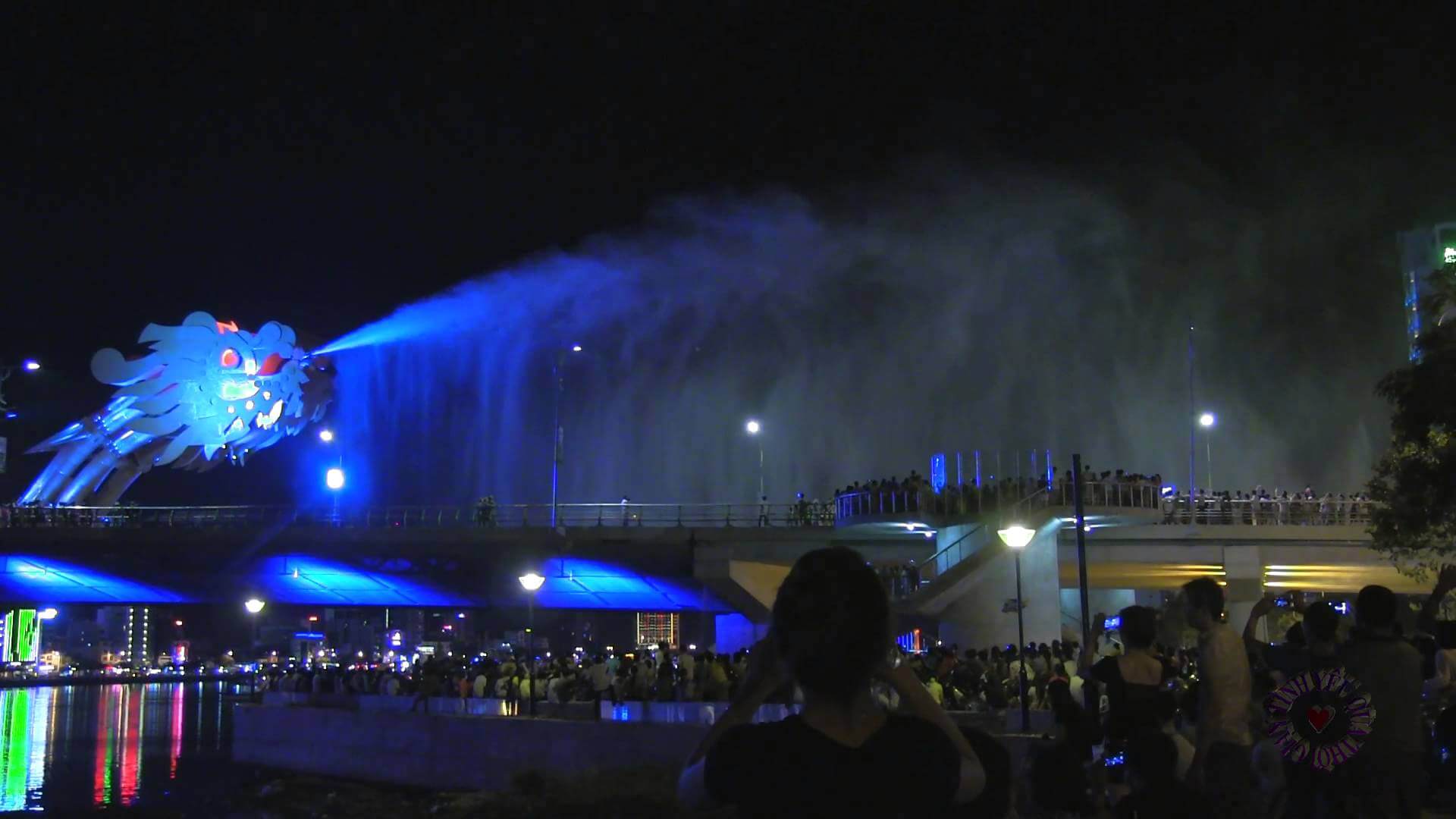 Cầu Rồng phun lửa mấy giờ, có gì hay để trải nghiệm khi du lịch Đà Nẵng?