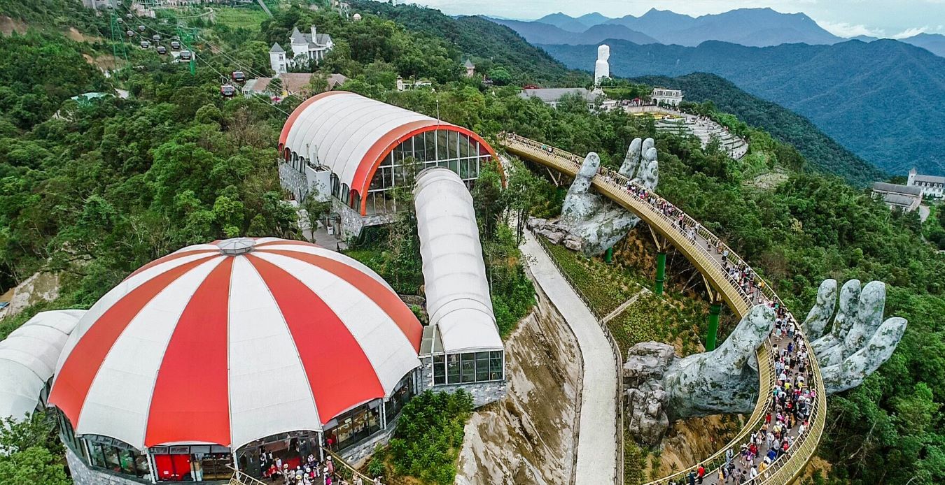 Cầu Vàng Đà Nẵng: Kiệt tác kiến trúc lơ lửng giữa mây trời Bà Nà Hills