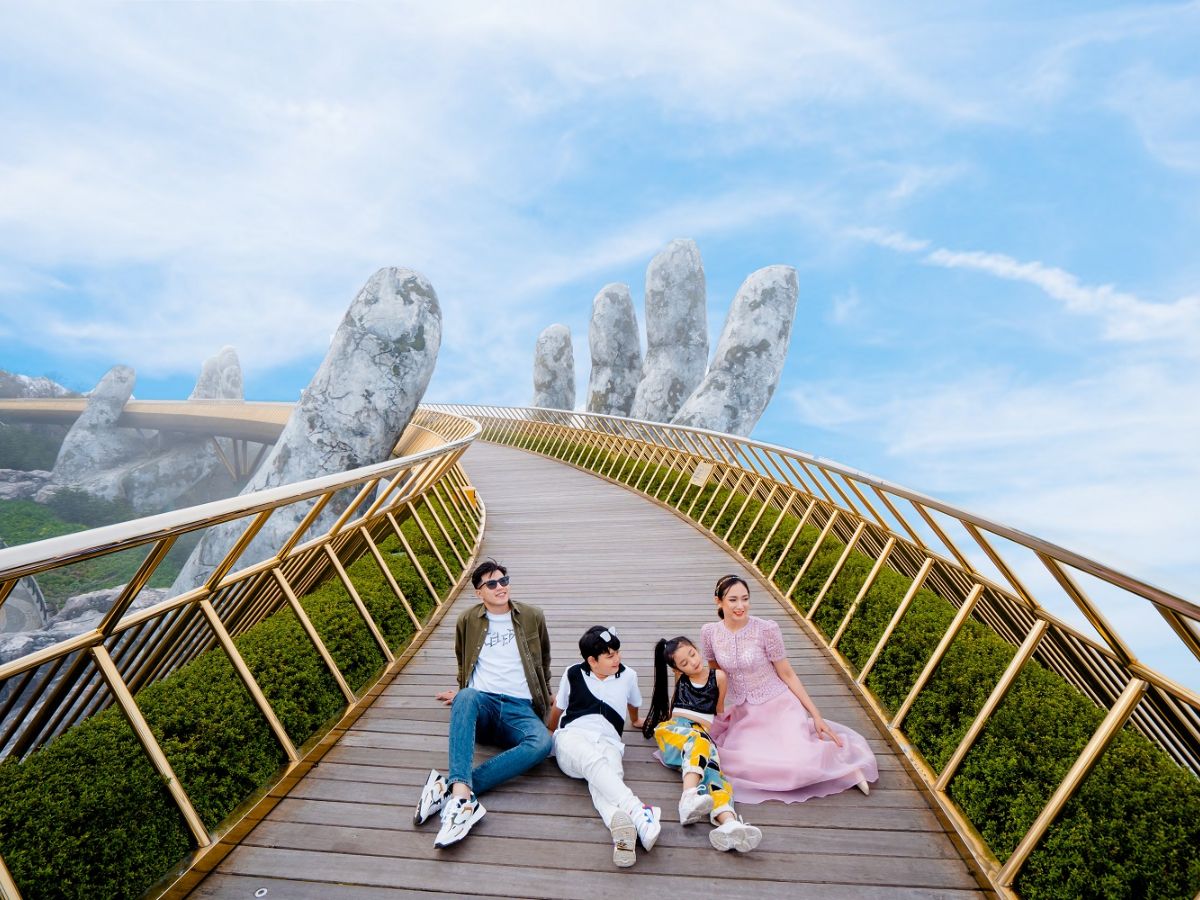 Cầu Vàng Đà Nẵng: Kiệt tác kiến trúc lơ lửng giữa mây trời Bà Nà Hills