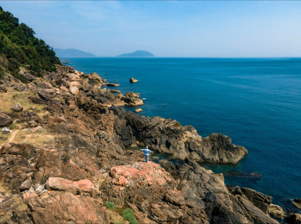 Bãi Đá Đen Đà Nẵng có gì hấp dẫn mà khiến nhiều du khách muốn quay lại?