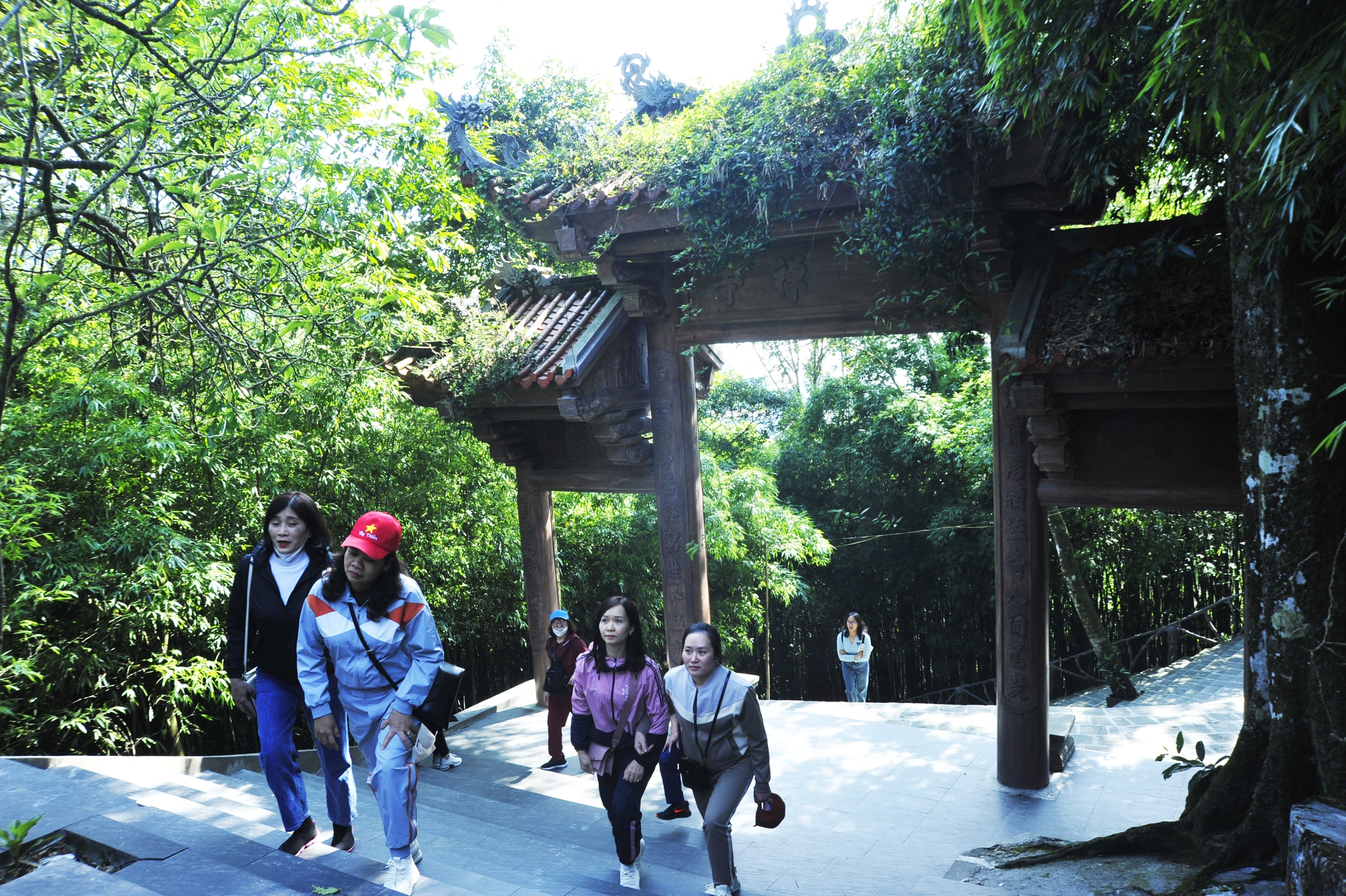 Đền Bà Chúa Thượng Ngàn có gì đặc biệt giữa mây núi Bà Nà Hills?