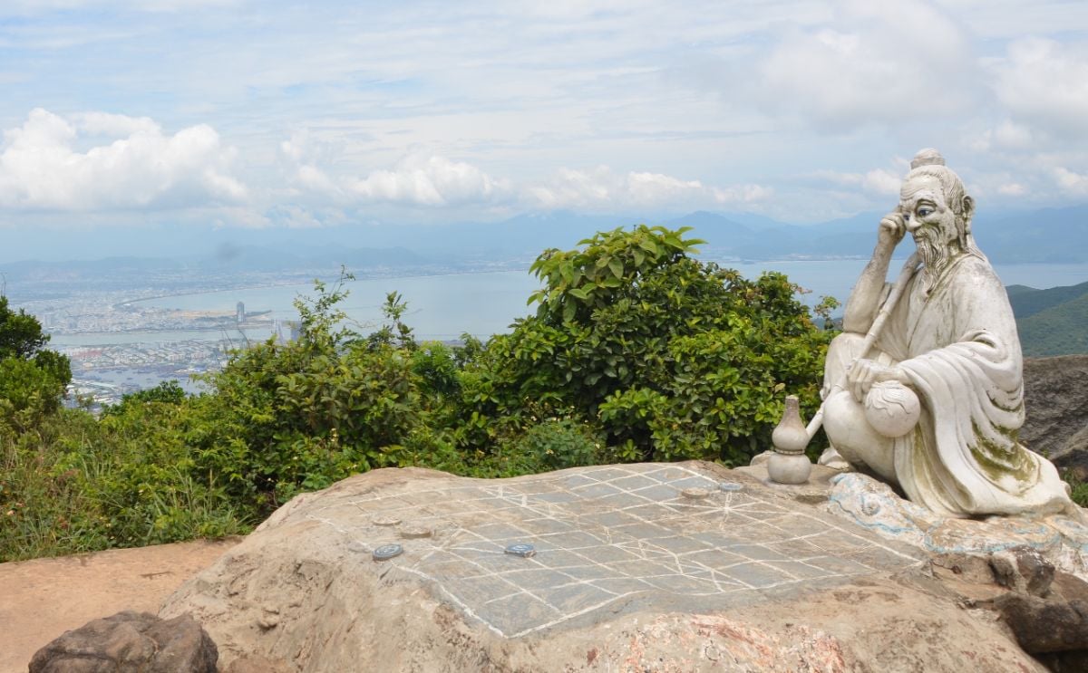 Đỉnh Bàn Cờ: Hành Trình Chinh Phục Nóc Nhà Sơn Trà Và Ngắm Trọn Đà Nẵng Từ Trên Cao