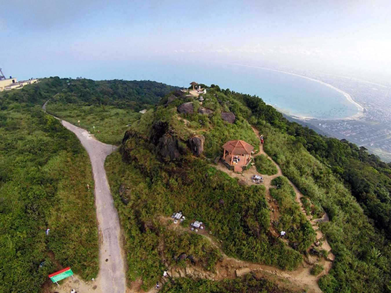 Đỉnh Bàn Cờ: Hành Trình Chinh Phục Nóc Nhà Sơn Trà Và Ngắm Trọn Đà Nẵng Từ Trên Cao