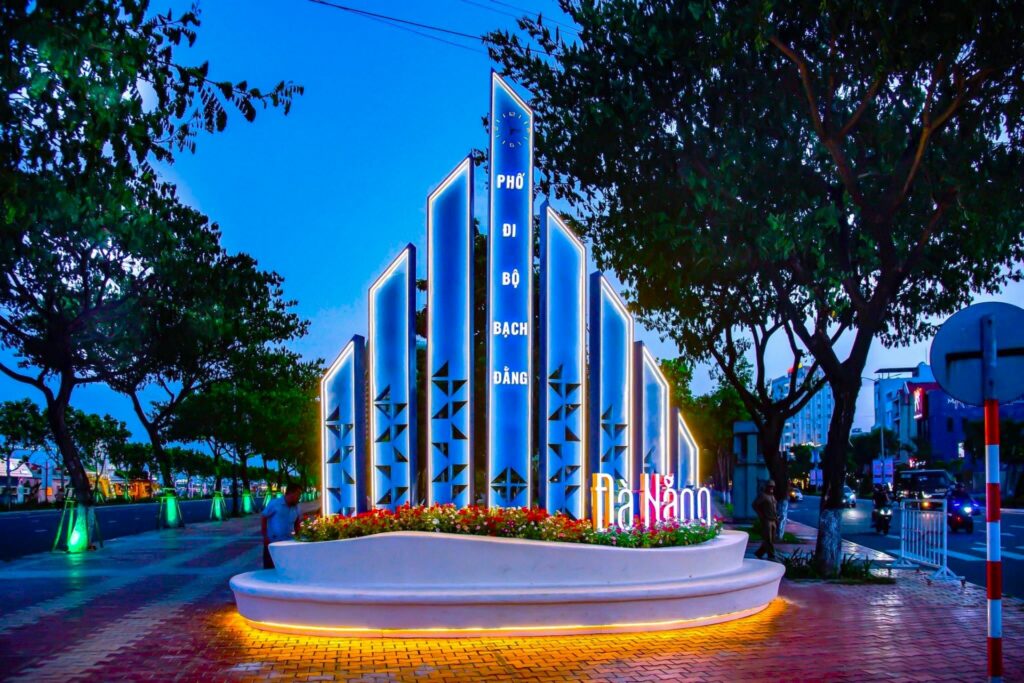 Phố đi bộ Bạch Đằng Đà Nẵng có đáng để trải nghiệm khi khám phá thành phố về đêm?