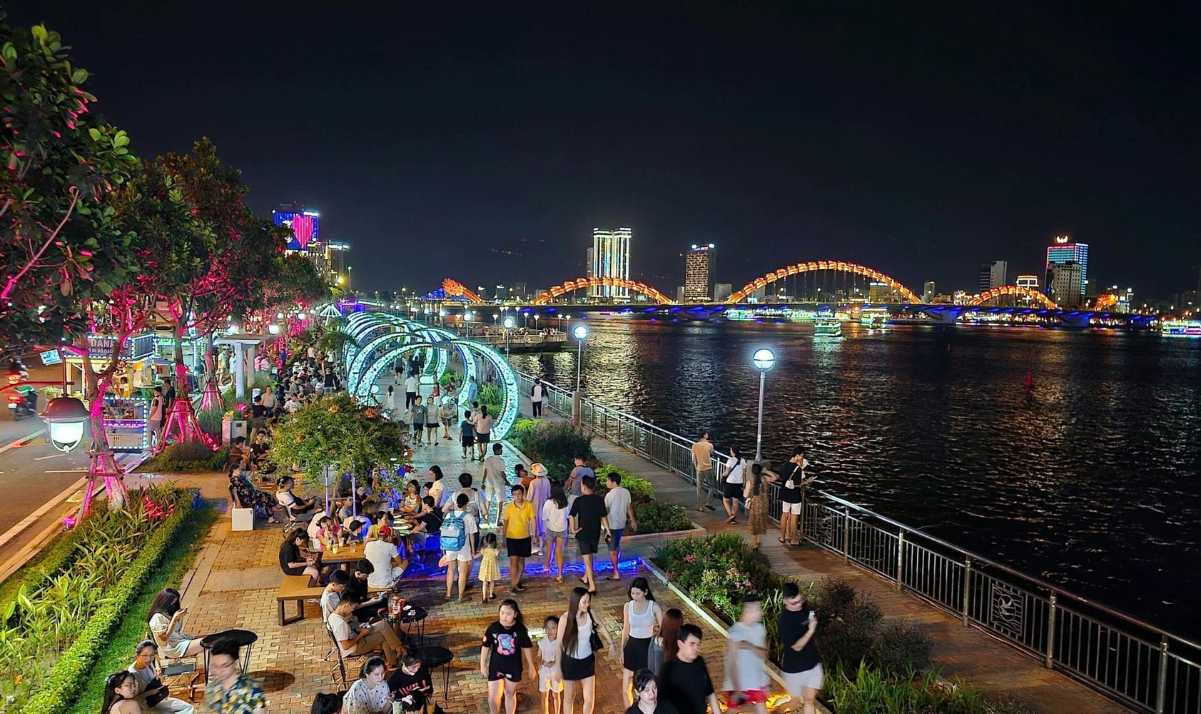 Phố đi bộ Bạch Đằng Đà Nẵng có đáng để trải nghiệm khi khám phá thành phố về đêm?